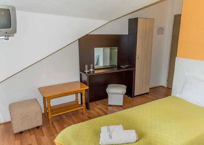 Paradise Place 2* 칼로페르